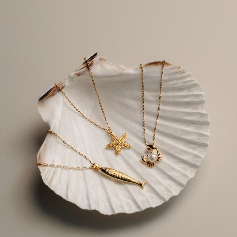 40302 Textured Fish Charm Necklace 